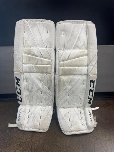 White 30+1 Junior CCM Extreme Flex 5.5 Goalie Leg Pads (Used)