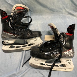 Senior Bauer Vapor 3X Hockey Skates Regular Width 8 (Used)