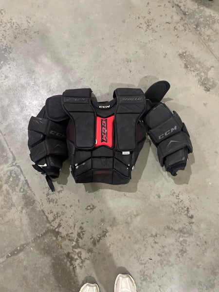 Senior Medium CCM Extreme Flex II Shield Goalie Chest Protector (Used)