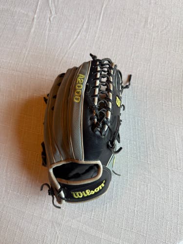 2019 Wilson RH Outfield A2000 Baseball Glove 12.75" (Used)