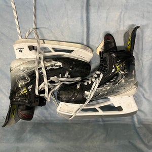 Senior Bauer Vapor Hyperlite 2 Hockey Skates Regular Width 10 (Used)