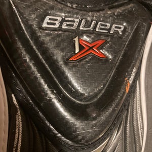 Large Junior Bauer Vapor 1X Shoulder Pads (Used)