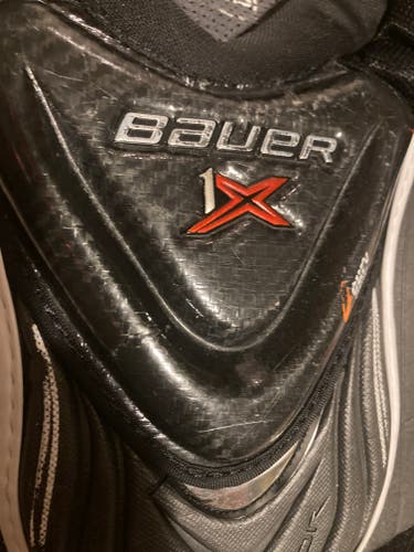 Large Junior Bauer Vapor 1X Shoulder Pads (Used)
