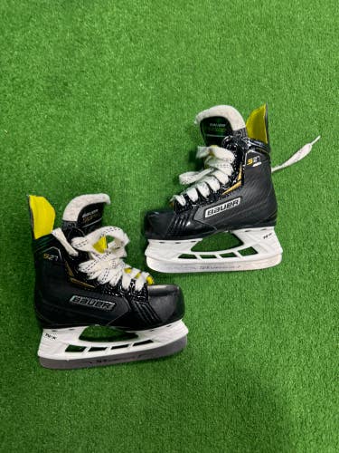 Youth Bauer Supreme S27 Hockey Skates Regular Width 11 (Used)