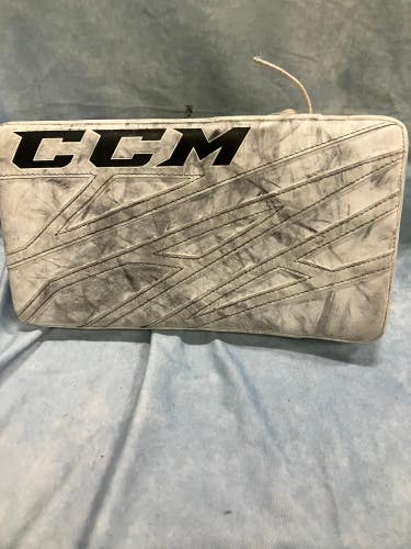 White Junior CCM Extreme Flex E4.5 Blocker (Regular)