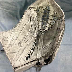 Intermediate CCM Extreme Flex E5.9 Goalie Glove