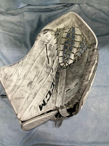 Intermediate CCM Extreme Flex E5.9 Goalie Glove