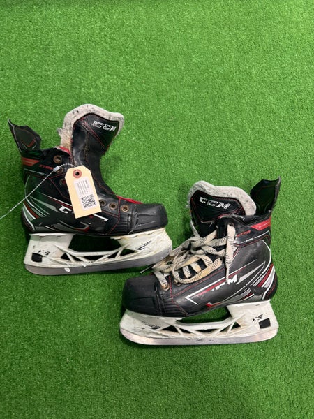 Intermediate CCM JetSpeed XTra Pro Hockey Skates Regular Width Size 4.5 (Used)
