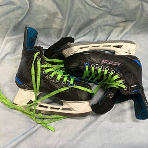 Junior Bauer Nexus N8000 Hockey Skates Regular Width Size 4 (Used)