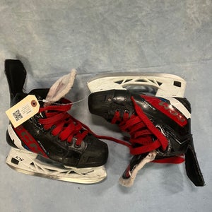 Junior CCM JetSpeed FT670 Hockey Skates Regular Width Size 2.5 (Used)