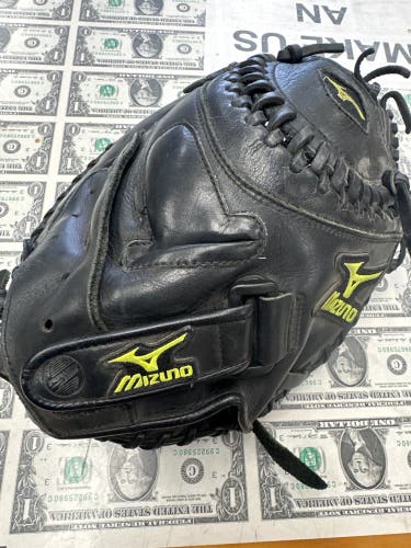 Mizuno RH Catcher's Glove 34" (Used)