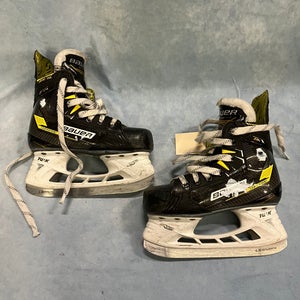 Junior Bauer Supreme M4 Hockey Skates Regular Width Size 1.5 (Used)