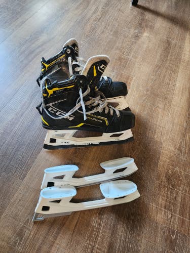 CCM Super Tacks 9380 Hockey Goalie Skates 8.5 (Used) with new Tukes