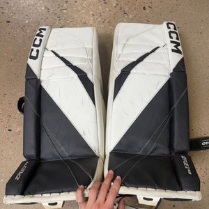 32+1" Senior CCM Eflex 6.9 Goalie Leg Pads (Used)