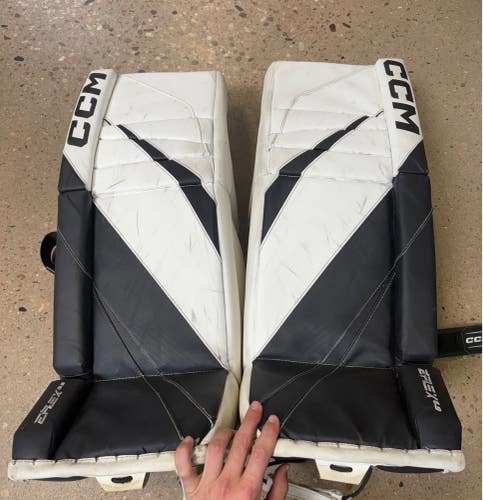 32+1" Senior CCM Eflex 6.9 Goalie Leg Pads (Used)