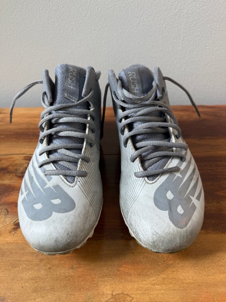 Gray Men's Size M 7.0 (W 8.0) Adult New Balance Mid Top Molded Cleats (Used)
