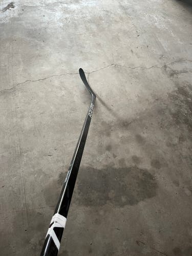Senior Bauer Hyperlite 2 Left Hand Hockey Stick P28M Pro Stock (Used)