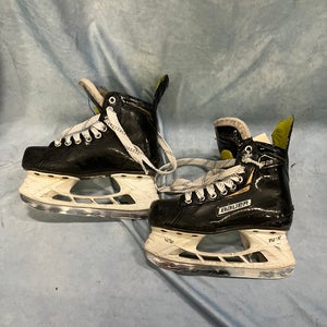 Junior Bauer Supreme S29 Hockey Skates Regular Width Size 3.5 (Used)