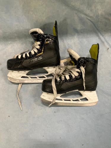 Youth Bauer Supreme S27 Hockey Skates Regular Width 13 (Used)