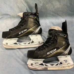 Junior CCM Tacks 9060 Hockey Skates Regular Width Size 3.5 (Used)