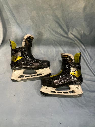 Senior Bauer Supreme 3S Hockey Skates 7.5 (Used)