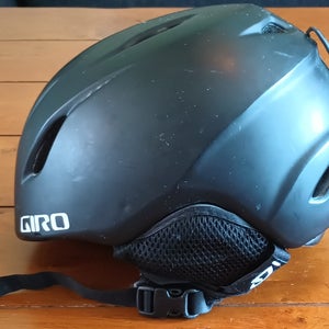 Unisex Medium/Large Giro Helmet (Used) Youth M/L