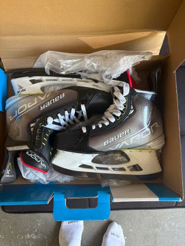 Bauer Vapor Hyperlite Hockey Skates 11 (New) With LS Pulse Ti Blades