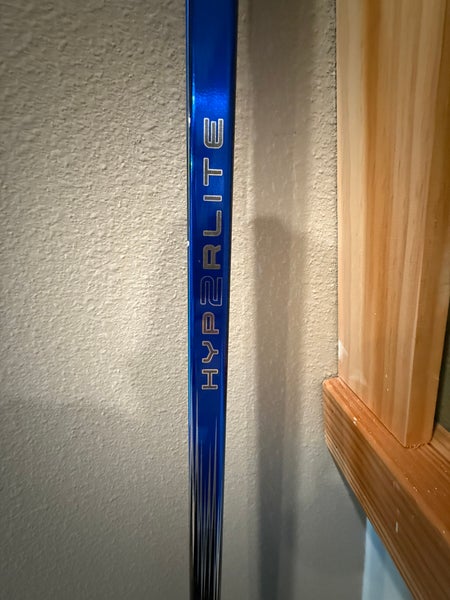 Intermediate Bauer Vapor Hyperlite 2 Right Handed Hockey Stick P90TM (New)