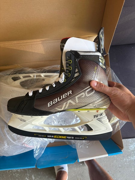 Bauer Vapor Hyperlite Hockey Skates 11 (New)