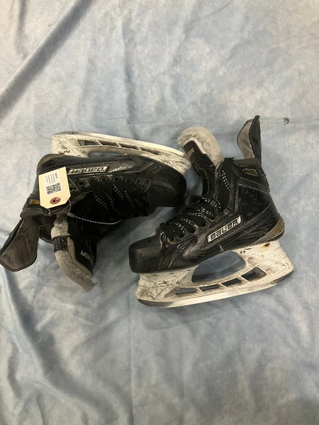 Junior Bauer Supreme 190 Hockey Skates Regular Width Size 2.5 (Used)