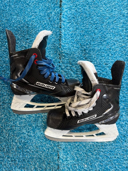 Junior Bauer Vapor X3.5 Hockey Skates Regular Width Size 1 (Used)