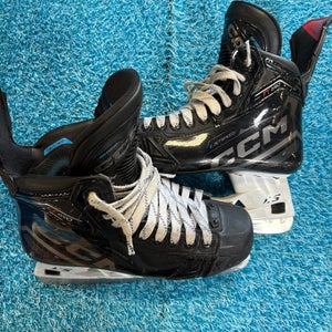 Intermediate CCM JetSpeed FT690 Hockey Skates Regular Width 6.5 (Used)