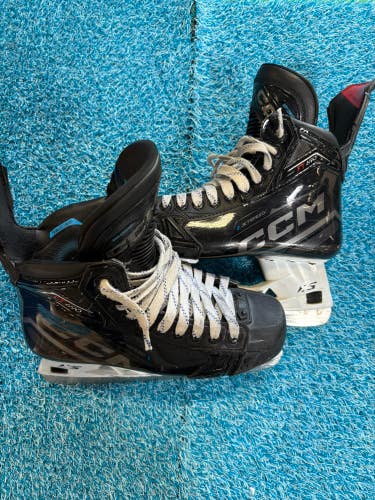 Intermediate CCM JetSpeed FT690 Hockey Skates Regular Width 6.5 (Used)