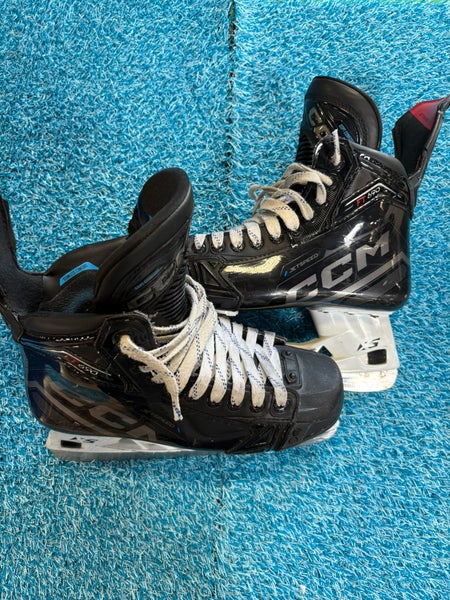 Intermediate CCM JetSpeed FT690 Hockey Skates Regular Width 6.5 (Used)