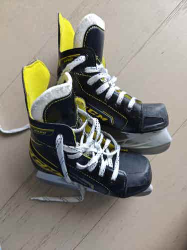 CCM Super Tacks 9350 Hockey Skates 12 Youth (Used)