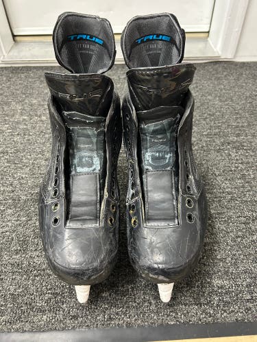 True Pro Custom Hockey Skates Extra Wide Width 8.5 (Used)