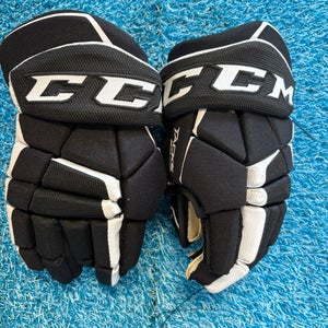 Black Junior CCM Tacks 9040 Gloves 11" (Used)