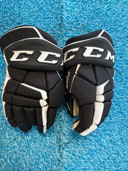 Black Junior CCM Tacks 9040 Gloves 11" (Used)
