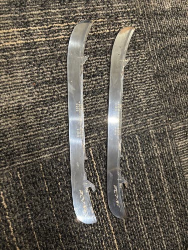 Bauer Fly-Ti 254mm Skate Steel (Used)