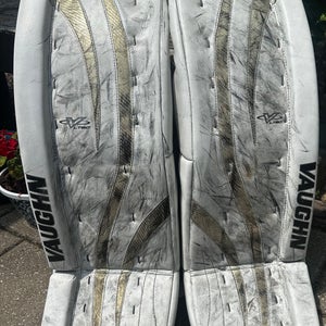30" Vaughn Ventus LT88 Goalie Leg Pads (Used)
