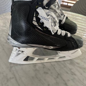 Bauer Vapor Hyperlite Hockey Skates Pro Stock 7.5 (Used)