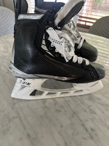 Bauer Vapor Hyperlite Hockey Skates Pro Stock 7.5 (Used)