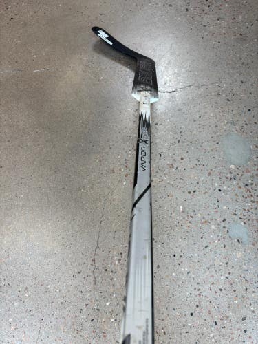 Intermediate Bauer Vapor X5 Pro Goalie Stick Regular 24" Paddle (Used)