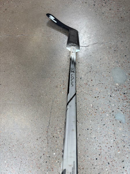 Intermediate Bauer Vapor X5 Pro Goalie Stick Regular 24" Paddle (Used)