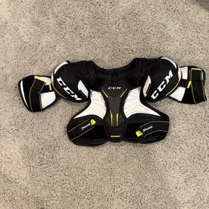 Junior Small CCM Tacks 9060 Shoulder Pads (Used)