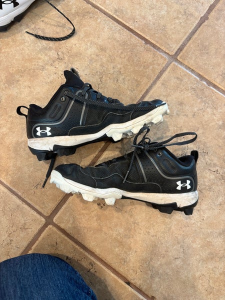 Men's Size M 6.5 (W 7.5) Under Armour (Used)