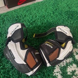 Medium Senior CCM Super Tacks Elbow Pads (Used)
