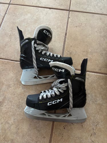 CCM AS-550 Hockey Skates Regular Width Size 5 (Used)