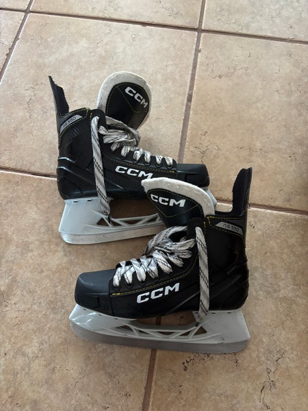 CCM AS-550 Hockey Skates Regular Width Size 5 (Used)