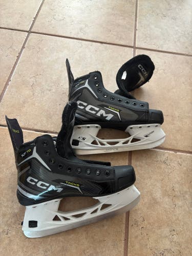 CCM Tacks XF 70 Hockey Skates Wide Width Size 5.5 (Used)